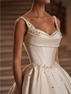 ✨Alaïa Ivory Pearl-Embellished Satin Wedding Dress